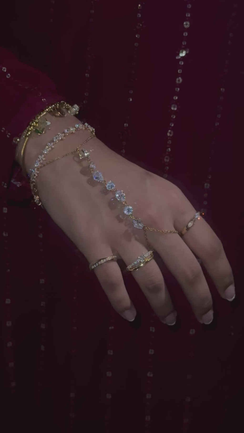 CRYSTELLA HAND CHAIN